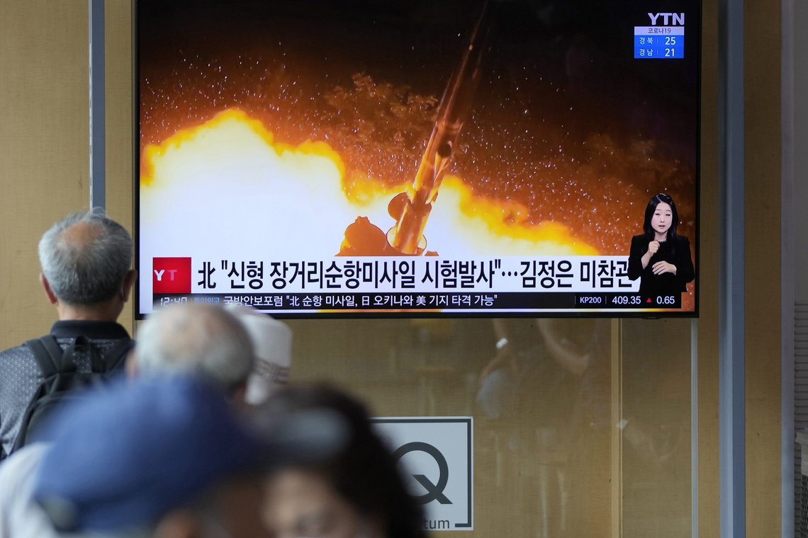 En TV-skjerm i Sør-Koreas hovedstad Seoul viser bilder fra mandagens rakettest i Nord-Korea. Onsdag meldes det av Nord-Korea igjen har prøvet ut sine rakettvåpen. Foto: Lee Jin-man / AP / NTB En TV-skjerm i Sør-Koreas hovedstad Seoul viser bilder fra mandagens rakettest i Nord-Korea. Onsdag meldes det av Nord-Korea igjen har prøvet ut sine rakettvåpen. Foto: Lee Jin-man / AP / NTB