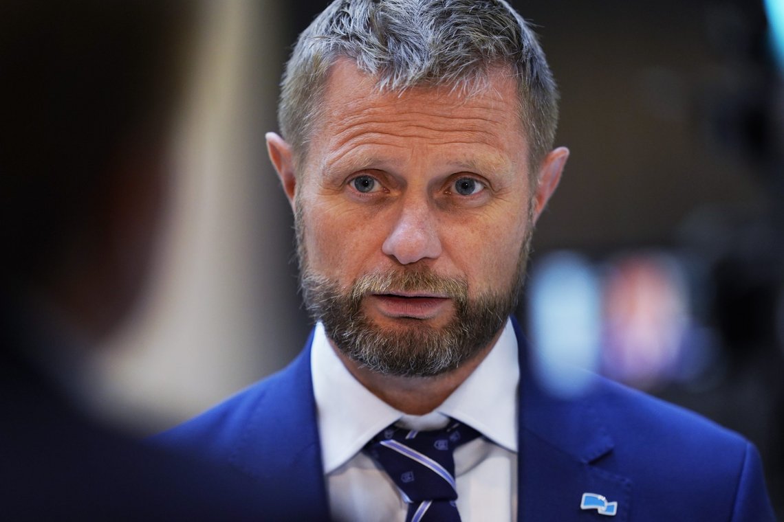 – Det er fortsatt mange uvaksinerte i Norge, og økt smitte blant barn vil øke risikoen for at uvaksinerte voksne blir smittet, sier helse- og omsorgsminister Bent Høie (H). Foto: Ali Zare / NTB – Det er fortsatt mange uvaksinerte i Norge, og økt smitte blant barn vil øke risikoen for at uvaksinerte voksne blir smittet, sier helse- og omsorgsminister Bent Høie (H). Foto: Ali Zare / NTB