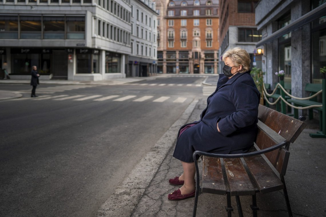 Oslo 20210309.
Ett år med nedstengninger ligger bak oss. Og igjen er store deler av Norge stengt, med like smittetall som i fjor. – Det er utrolig trist, sier statsminister Erna Solberg (H).
Foto: Heiko Junge / NTB Oslo 20210309.
Ett år med nedstengninger ligger bak oss. Og igjen er store deler av Norge stengt, med like smittetall som i fjor. – Det er utrolig trist, sier statsminister Erna Solberg (H).
Foto: Heiko Junge / NTB