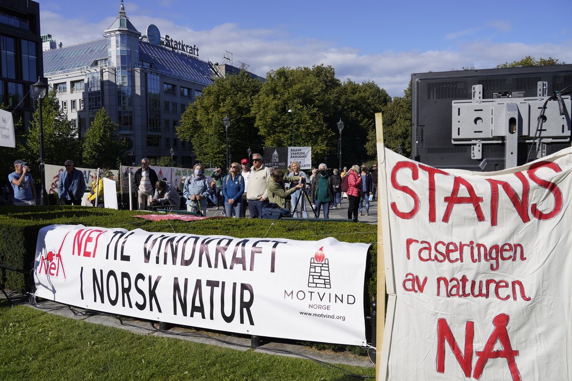 Motstanden mot vindkraft er stor, og regjeringen gir feil opplysninger om arealbruken, hevder Motvind Norge. Bildet er fra en demonstrasjon mot vindkraft i regi av Motvind Norge 2020. Foto: Terje Bendiksby / NTB Motstanden mot vindkraft er stor, og regjeringen gir feil opplysninger om arealbruken, hevder Motvind Norge. Bildet er fra en demonstrasjon mot vindkraft i regi av Motvind Norge 2020. Foto: Terje Bendiksby / NTB