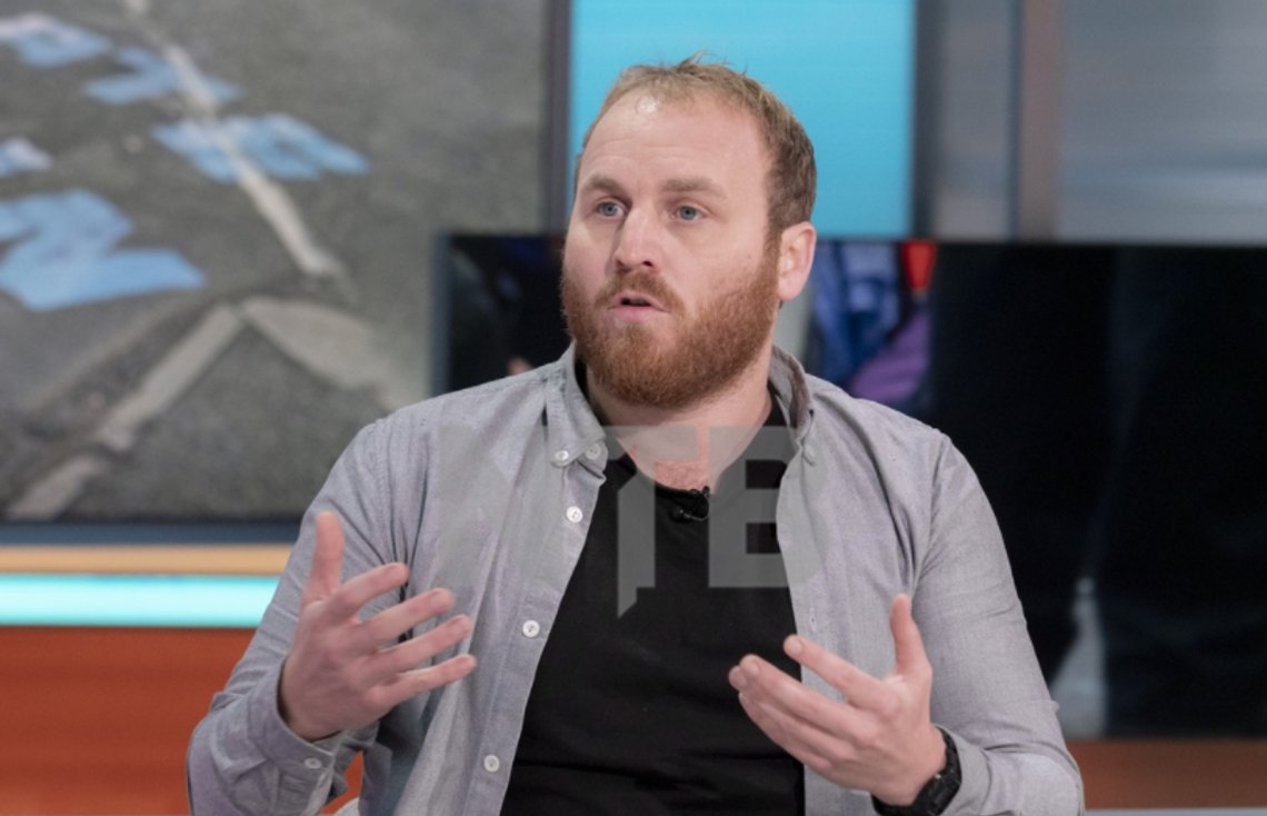 Liam Norton arrangerer demonstrasjoner for at britiske hjem skal bli bedre isolert. Men sitt eget hjem gidder han ikke å isolere. Hykleriet ble så åpenbart at Norton stormet ut av TV-studioet under et intervju med Good Morning Britain. Foto: Ken McKay/ ITV/ Shutterstock/ NTB Liam Norton arrangerer demonstrasjoner for at britiske hjem skal bli bedre isolert. Men sitt eget hjem gidder han ikke å isolere. Hykleriet ble så åpenbart at Norton stormet ut av TV-studioet under et intervju med Good Morning Britain. Foto: Ken McKay/ ITV/ Shutterstock/ NTB