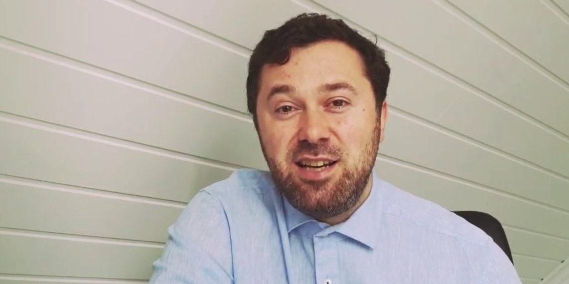 Imam Aziz Ahmedovic. Skjermdump fra YouTube Imam Aziz Ahmedovic. Skjermdump fra YouTube