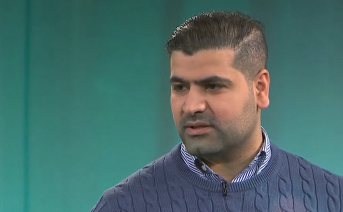 Legen Hammad Al-Saaid blir nå jaget av politiet, mistenkt for å ha tjent 50 millioner på falske tester.
Skjermdump video/ Aftonbladet Legen Hammad Al-Saaid blir nå jaget av politiet, mistenkt for å ha tjent 50 millioner på falske tester.
Skjermdump video/ Aftonbladet