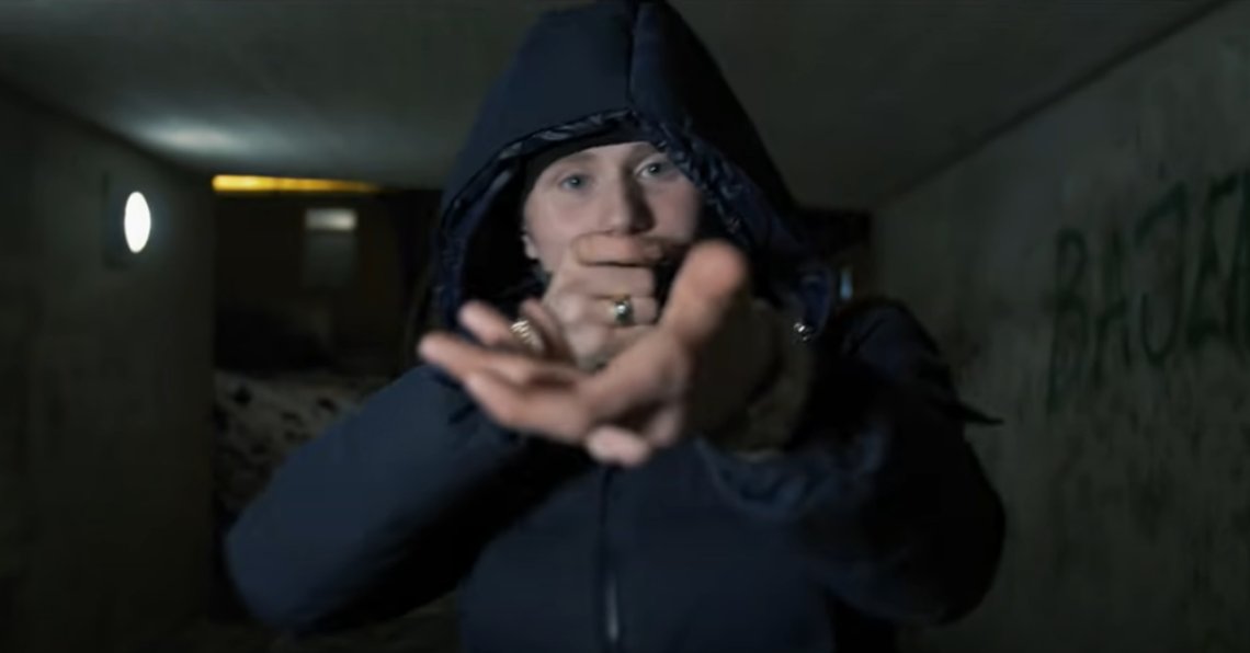 Rapperen Nils «Einár» Grönberg ble skutt og drept torsdag.
Foto: Skjermbilde fra videoen for Einars gjennombrudd "Katten i trakten" Rapperen Nils «Einár» Grönberg ble skutt og drept torsdag.
Foto: Skjermbilde fra videoen for Einars gjennombrudd "Katten i trakten"