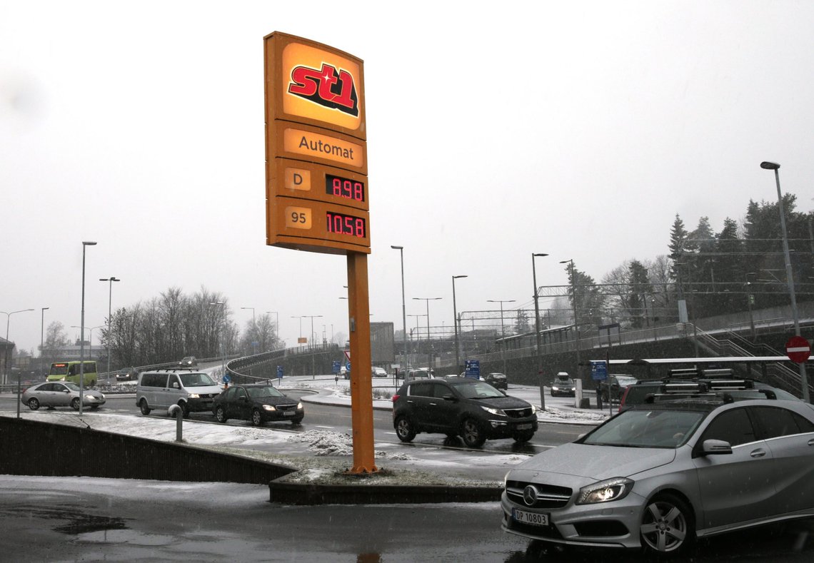 Så sent som i 2016 kostet diesel 8.98 på Høvik i Oslo. Foto: Lise Åserud/NTB Så sent som i 2016 kostet diesel 8.98 på Høvik i Oslo. Foto: Lise Åserud/NTB