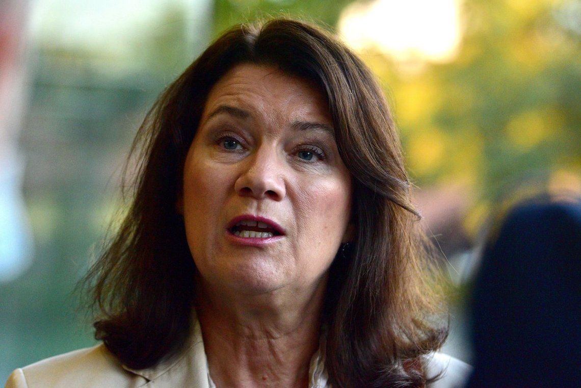Sveriges utenriksminister Ann Linde (S) bidrar velvillig til å styre Sverige mot nasjonal kollaps. Foto: Natasa Kupljenik /MI-PRESS /Shutterstock /NTB Sveriges utenriksminister Ann Linde (S) bidrar velvillig til å styre Sverige mot nasjonal kollaps. Foto: Natasa Kupljenik /MI-PRESS /Shutterstock /NTB
