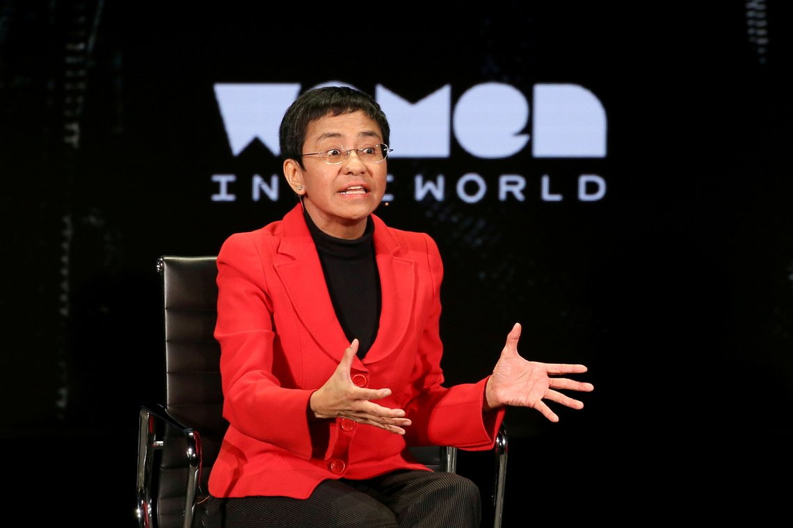 Journalisten Maria Ressa er tildelt Nobels fredspris 2021, sammen med Dmitrij Muratov. Foto: REUTERS/ Caitlin Ochs/ NTB Journalisten Maria Ressa er tildelt Nobels fredspris 2021, sammen med Dmitrij Muratov. Foto: REUTERS/ Caitlin Ochs/ NTB