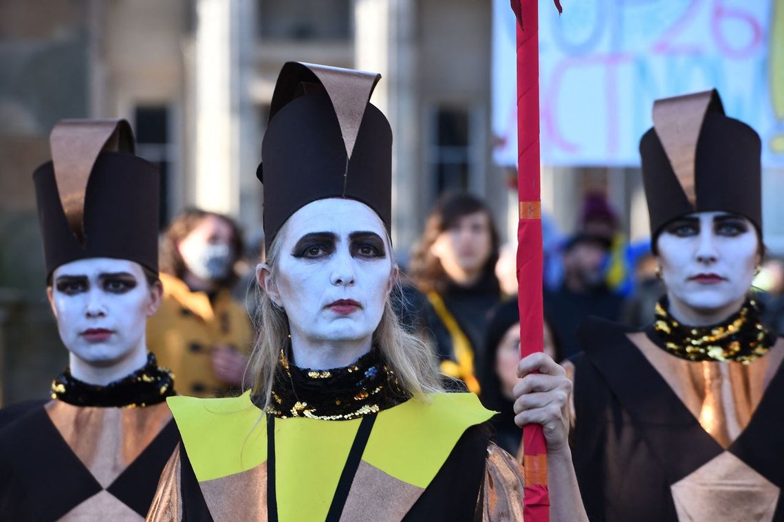Activists gather at a "Pilgrims Procession", an opening ceremony to a series of non-violent direct actions being organised by the Extinction Rebellion climate activist action group at Glasgow Green near the Scottish Event Centre (SEC) in Glasgow, Scotland on October 30, 2021. Foto: ANDY BUCHANAN /AFP /NTB Activists gather at a "Pilgrims Procession", an opening ceremony to a series of non-violent direct actions being organised by the Extinction Rebellion climate activist action group at Glasgow Green near the Scottish Event Centre (SEC) in Glasgow, Scotland on October 30, 2021. Foto: ANDY BUCHANAN /AFP /NTB