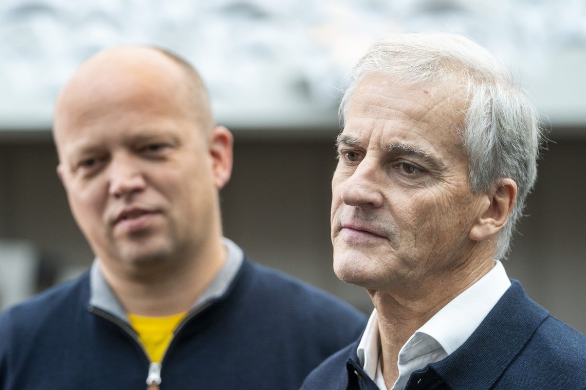 Ap-leder Jonas Gahr Støre sier Ap og Sp vil presentere deres regjeringsplattform onsdag. Foto: Håkon Mosvold Larsen / NTB Ap-leder Jonas Gahr Støre sier Ap og Sp vil presentere deres regjeringsplattform onsdag. Foto: Håkon Mosvold Larsen / NTB