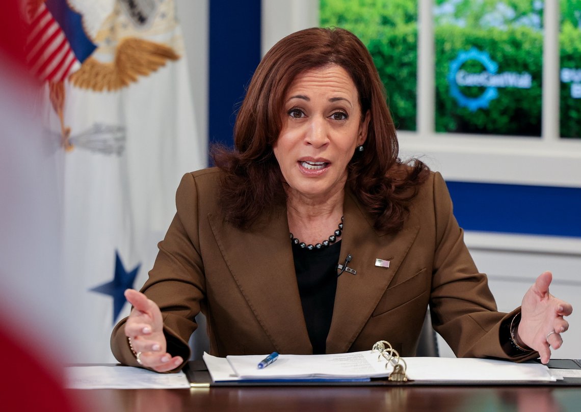 Visepresident Kamala Harris holder en "Building Back Better"-tale om barnevelferd i USA. Samtidig er 45 000 illegale enslige migrantbarn forsvunnet i USA, på hennes vakt. Foto: REUTERS/ Evelyn Hockstein/ NTB Visepresident Kamala Harris holder en "Building Back Better"-tale om barnevelferd i USA. Samtidig er 45 000 illegale enslige migrantbarn forsvunnet i USA, på hennes vakt. Foto: REUTERS/ Evelyn Hockstein/ NTB