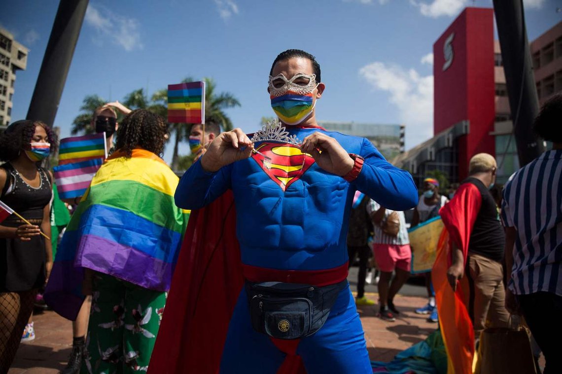 Supermann har blitt et ikon for LHBTQI-QWERTY-bevegelsen. Her i tidsriktig Pride-munnbind. Foto: Erika SANTELICES/ AFP/ NTB Supermann har blitt et ikon for LHBTQI-QWERTY-bevegelsen. Her i tidsriktig Pride-munnbind. Foto: Erika SANTELICES/ AFP/ NTB
