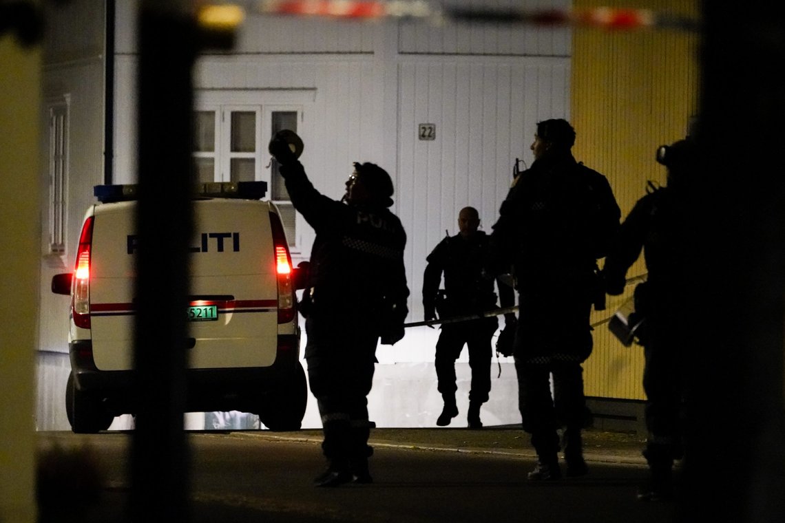 Kongsberg 20211013.
Politiet gjør undersøker i Kongsberg sentrum etter en alvorlig hendelse.
Foto: Håkon Mosvold Larsen / NTB Kongsberg 20211013.
Politiet gjør undersøker i Kongsberg sentrum etter en alvorlig hendelse.
Foto: Håkon Mosvold Larsen / NTB