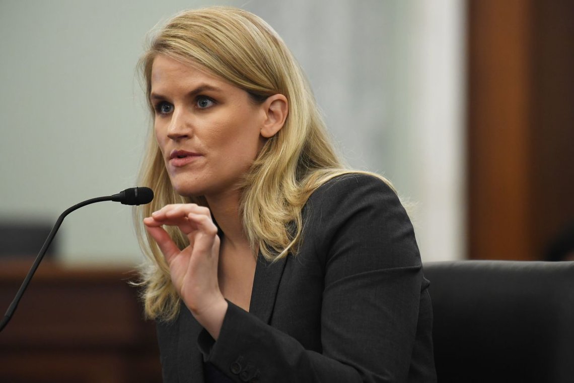 Frances Haugen i Senatet 5. oktober. Hun har fått massiv oppmerksomhet. Men hun er bare en liten brikke i det store spillet, som handler om kontroll over hva det er lov til å ytre. Foto: Matt McClain-Pool/ Getty Images/ AFP Frances Haugen i Senatet 5. oktober. Hun har fått massiv oppmerksomhet. Men hun er bare en liten brikke i det store spillet, som handler om kontroll over hva det er lov til å ytre. Foto: Matt McClain-Pool/ Getty Images/ AFP