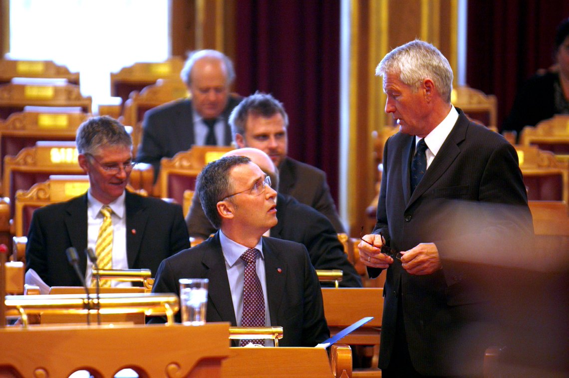 Tidligere statsminister Jens Stoltenberg og daværende stortingspresident Thorbjørn Jagland fotografert i Stortinget i 2008. Tre år senere valgte Jagland å stemme på SV ved stortingsvalget, på grunn av Stoltenberg-regjeringens bidrag til Libya-bombingen. Foto: Cornelius Poppe / NTB Tidligere statsminister Jens Stoltenberg og daværende stortingspresident Thorbjørn Jagland fotografert i Stortinget i 2008. Tre år senere valgte Jagland å stemme på SV ved stortingsvalget, på grunn av Stoltenberg-regjeringens bidrag til Libya-bombingen. Foto: Cornelius Poppe / NTB