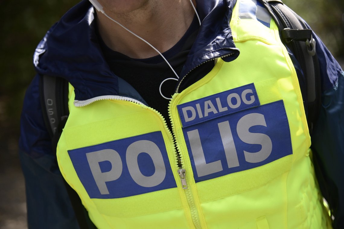 Svensk politi satser på dialog, men de kriminelle nettverkene får hjelp av advokater som bryter regelverket. Foto: Pontus Lundahl/TT / NTB Svensk politi satser på dialog, men de kriminelle nettverkene får hjelp av advokater som bryter regelverket. Foto: Pontus Lundahl/TT / NTB