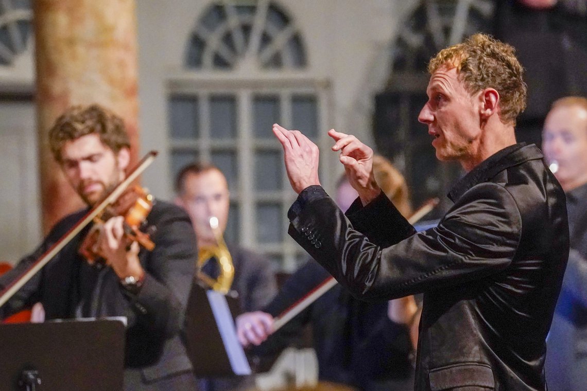Kongsberg 20211017.
Dirigent Matthias Anger ledet søndagens minnekonsert i Kongsberg kirke.
Foto: Terje Bendiksby / NTB. POOL Kongsberg 20211017.
Dirigent Matthias Anger ledet søndagens minnekonsert i Kongsberg kirke.
Foto: Terje Bendiksby / NTB. POOL