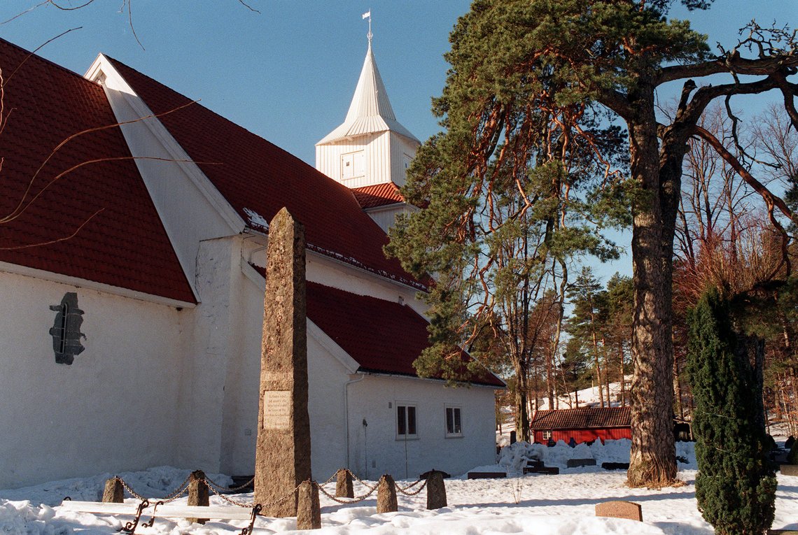 Grimstad 960307: Fjære kirke med Therie Wiighens grav. (Jfr. Henrik Ibsens dikt om Terje Vigen .) 36900 . NTB arkivfoto: Jens Kvale / SCANPIX Grimstad 960307: Fjære kirke med Therie Wiighens grav. (Jfr. Henrik Ibsens dikt om Terje Vigen .) 36900 . NTB arkivfoto: Jens Kvale / SCANPIX