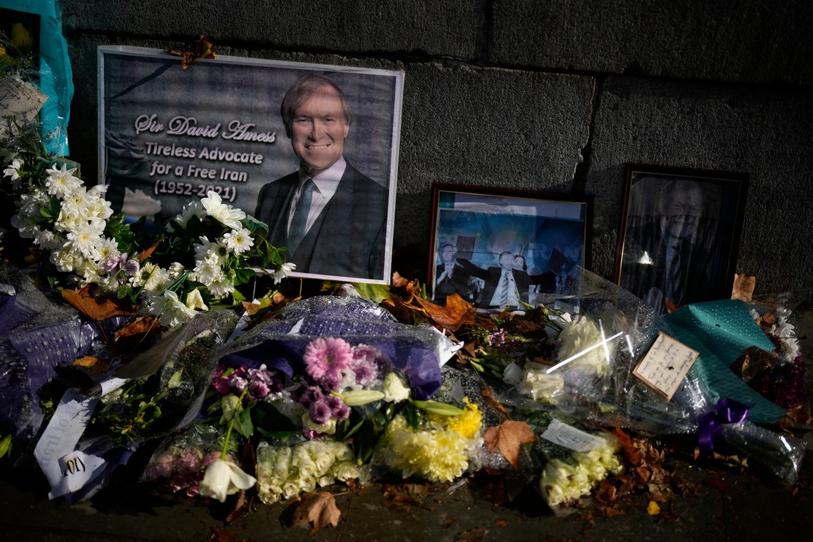David Amess ble drept av 17 knivstikk. Men søkelyset må absolutt ikke rettes mot den voldelige ideologien som ledet drapsmannen til drapet. Foto: AP /Matt Dunham /NTB David Amess ble drept av 17 knivstikk. Men søkelyset må absolutt ikke rettes mot den voldelige ideologien som ledet drapsmannen til drapet. Foto: AP /Matt Dunham /NTB
