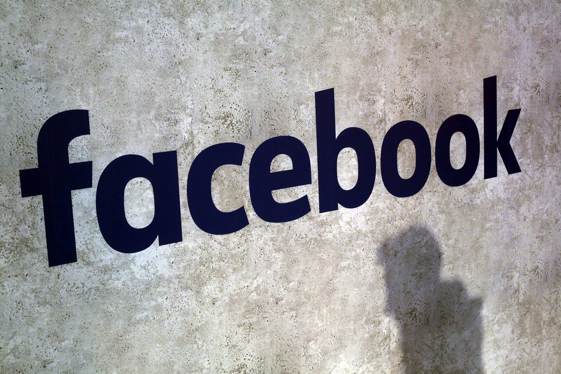 Tidligere ansatte, og en lekkasje av tusenvis av interne dokumenter, viser at Facebook sliter med interne konflikter og problemer som ledelsen forsøker å dekke over. Det er bare toppen av isfjellet. Foto: AP / NTB Tidligere ansatte, og en lekkasje av tusenvis av interne dokumenter, viser at Facebook sliter med interne konflikter og problemer som ledelsen forsøker å dekke over. Det er bare toppen av isfjellet. Foto: AP / NTB
