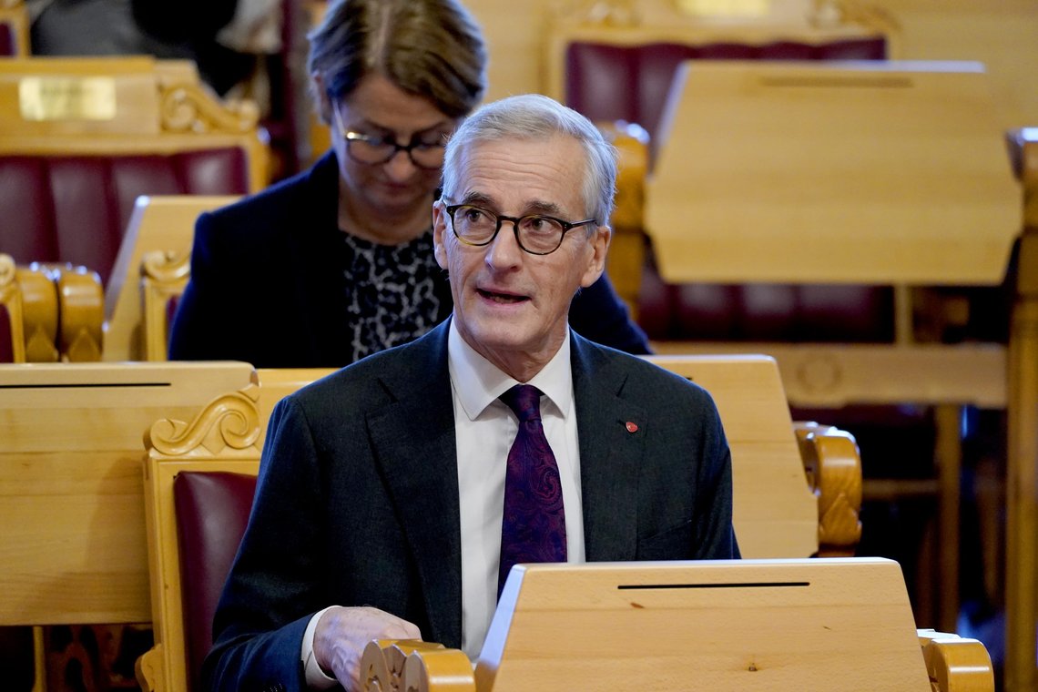 Statsminister Jonas Gahr Støre (Ap) ble bedt om forsikre at regjeringen ikke vil utøve press på Nobelkomiteen. Da han var utenriksminister, skapte fredspristildelingen til Liu Xiaobo store problemer i forholdet mellom Norge og Kina. Foto: Håkon Mosvold Larsen / NTB Statsminister Jonas Gahr Støre (Ap) ble bedt om forsikre at regjeringen ikke vil utøve press på Nobelkomiteen. Da han var utenriksminister, skapte fredspristildelingen til Liu Xiaobo store problemer i forholdet mellom Norge og Kina. Foto: Håkon Mosvold Larsen / NTB