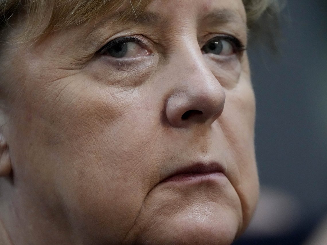 Maktens ansikt. Merkel begynte etterpårhvert å tro på sin egen tilbedelse. Foto: Markus Schreiber/AP/NTB Maktens ansikt. Merkel begynte etterpårhvert å tro på sin egen tilbedelse. Foto: Markus Schreiber/AP/NTB