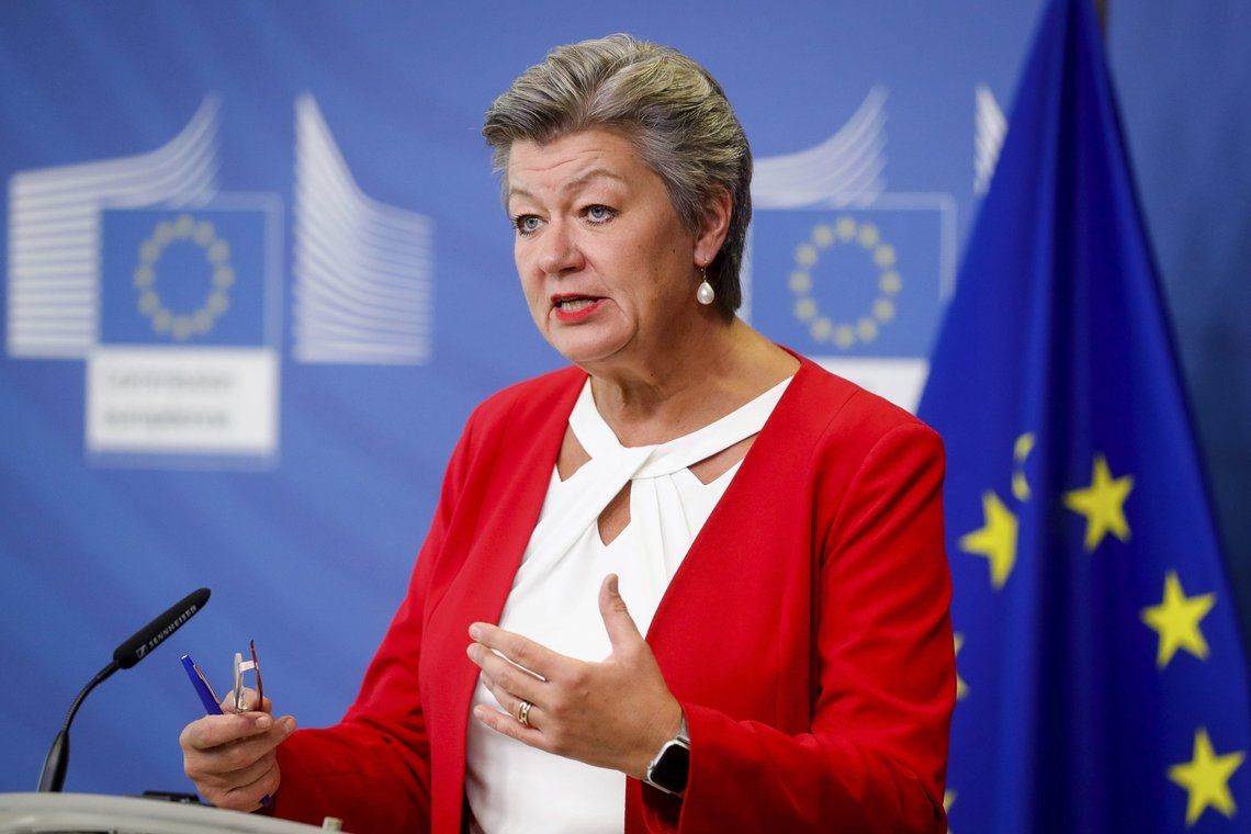 EUs innenrikskommissær Ylva Johansson sier EU bør være i stand til å ta imot 42.500 evakuerte afghanere, men at det er opp til medlemslandene. Foto: Stephanie Lecocq / Pool via AP / NTB EUs innenrikskommissær Ylva Johansson sier EU bør være i stand til å ta imot 42.500 evakuerte afghanere, men at det er opp til medlemslandene. Foto: Stephanie Lecocq / Pool via AP / NTB