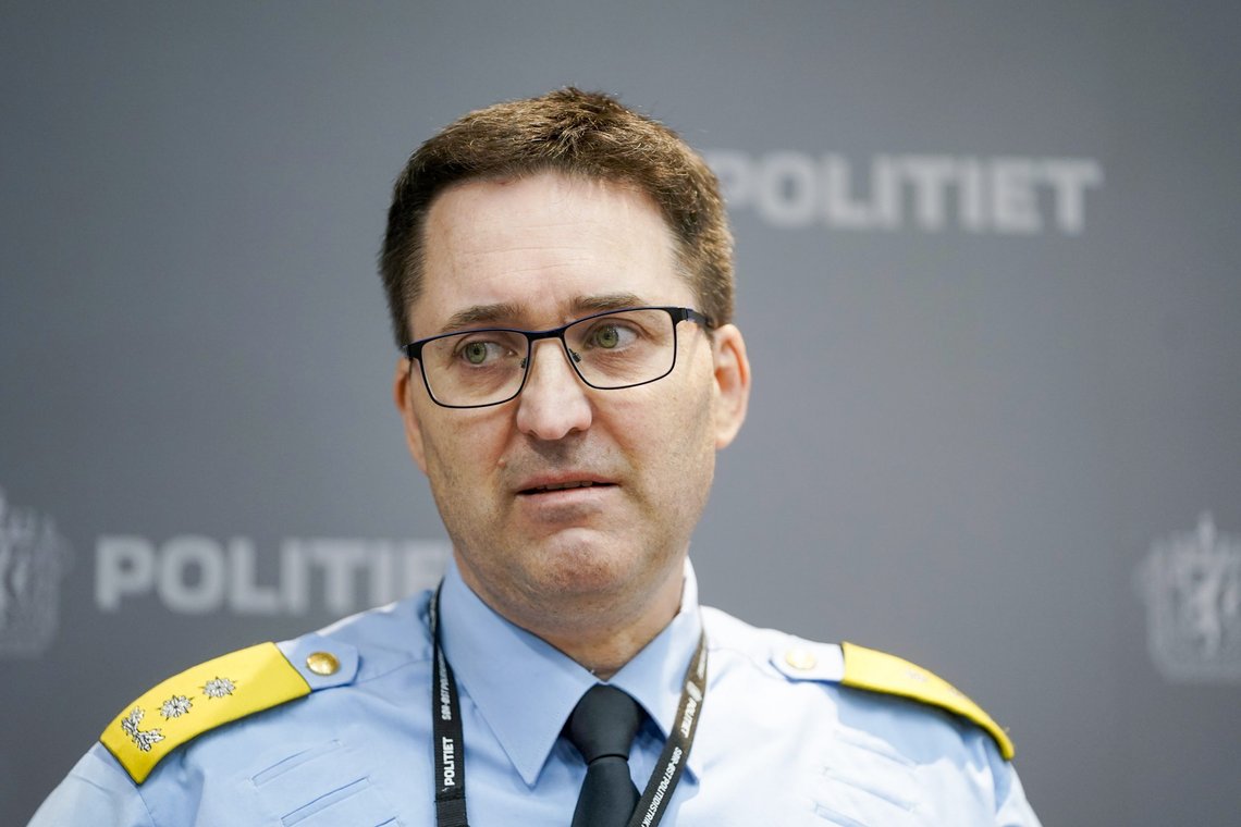 Tønsberg 20211014.
Pressekonferanse med politimester Ole Bredrup Sæverud torsdag, dagen etter at en mann drepte fem personer i Kongsberg kvelden før.
Foto: Terje Pedersen / NTB Tønsberg 20211014.
Pressekonferanse med politimester Ole Bredrup Sæverud torsdag, dagen etter at en mann drepte fem personer i Kongsberg kvelden før.
Foto: Terje Pedersen / NTB