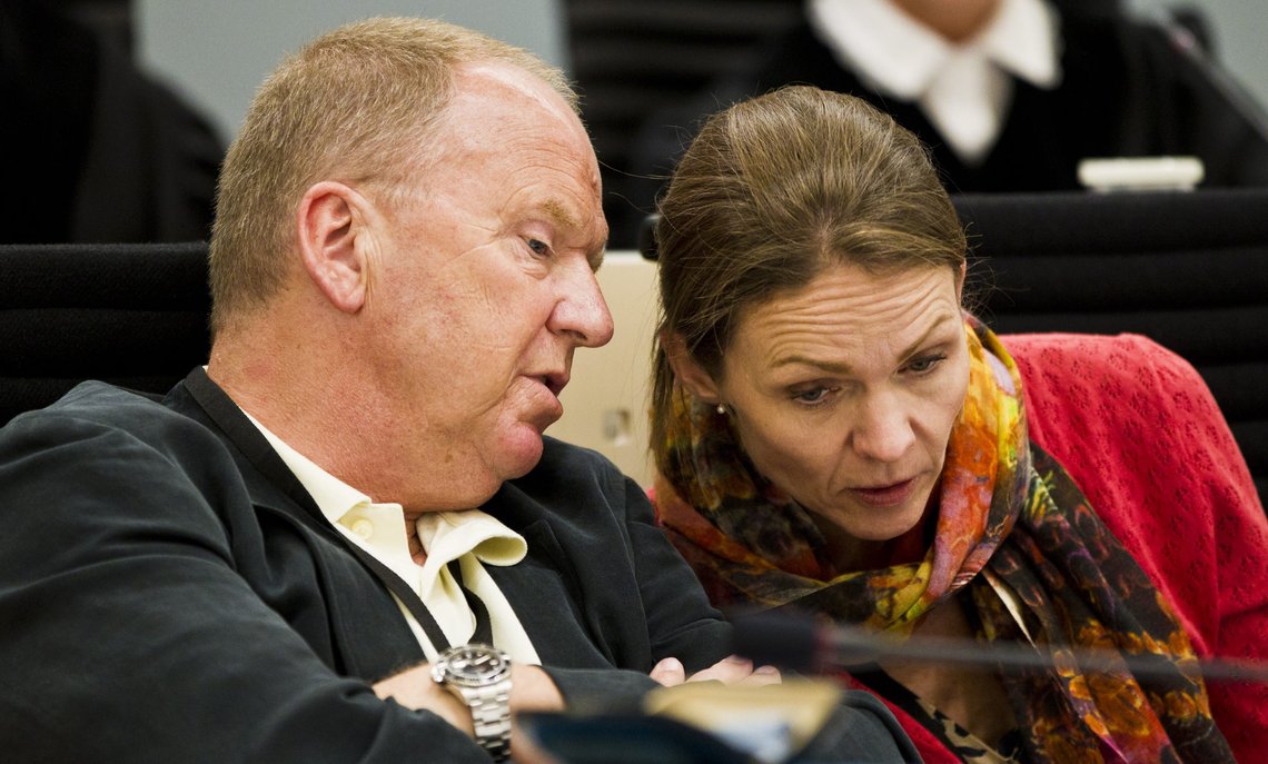 Oslo 20120618.
Terrorrettssaken mot Anders Behring Breivik i Oslo tingrett 2012. Rettspsykiaterne Torgeir Husby (t.v.) og Synne Sørheim snakker sammen mens de lytter til rettspsykiaterne Terje Tørrissen og Agnar Aspaas som forklarer seg i rettssal 250 mandag i tiende, og dermed siste, uke i rettssaken der Anders Behring Breivik står tiltalt for terrorangrepet i Oslo og på Utøya 22. juli 2011. POOL.
Foto: Vegard Grøtt / NTB Oslo 20120618.
Terrorrettssaken mot Anders Behring Breivik i Oslo tingrett 2012. Rettspsykiaterne Torgeir Husby (t.v.) og Synne Sørheim snakker sammen mens de lytter til rettspsykiaterne Terje Tørrissen og Agnar Aspaas som forklarer seg i rettssal 250 mandag i tiende, og dermed siste, uke i rettssaken der Anders Behring Breivik står tiltalt for terrorangrepet i Oslo og på Utøya 22. juli 2011. POOL.
Foto: Vegard Grøtt / NTB