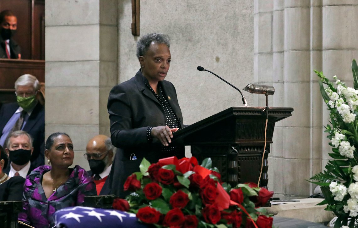 Chicagos borgermester Lori Lightfoot (D) vil innføre noe hun beskriver som borgerlønn, men som i praksis er økte overføringer til utvalgte familier. Foto: Terrence Antonio James /Chicago Tribune /AP /NTB Chicagos borgermester Lori Lightfoot (D) vil innføre noe hun beskriver som borgerlønn, men som i praksis er økte overføringer til utvalgte familier. Foto: Terrence Antonio James /Chicago Tribune /AP /NTB
