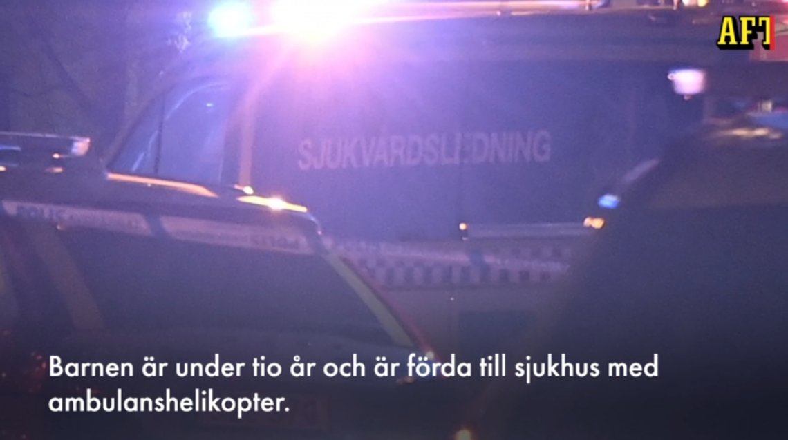 To barn under ti år er alvorlig skadd etter å ha blitt kastet fra en balkong.
Foto: Skjermdump video Aftonbladet To barn under ti år er alvorlig skadd etter å ha blitt kastet fra en balkong.
Foto: Skjermdump video Aftonbladet