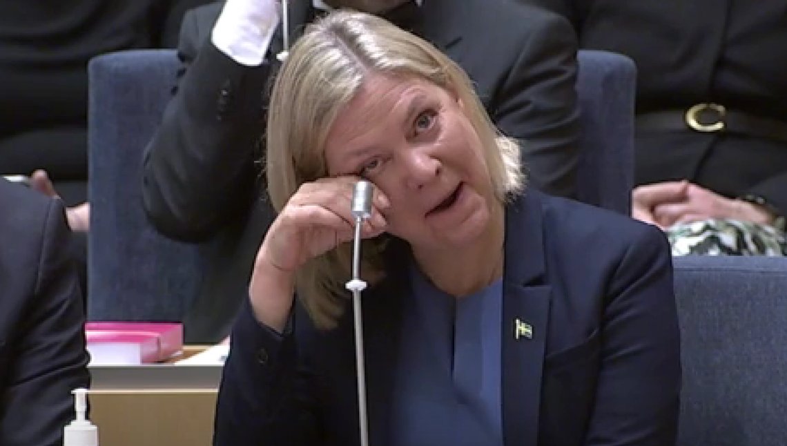 Magdalena Andersson (S) tok til tårene da hun onsdag ble valgt til Sveriges første kvinnelige statsminister. Skjermdump: Riksdagen.se Magdalena Andersson (S) tok til tårene da hun onsdag ble valgt til Sveriges første kvinnelige statsminister. Skjermdump: Riksdagen.se