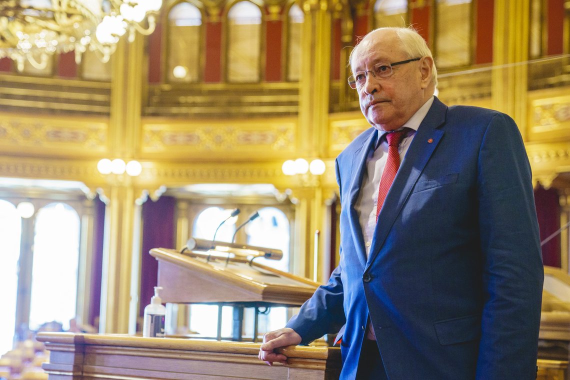 Oslo 20210528.
Martin Kolberg (Ap) i Stortinget. Stortingsflertallet retter sterk kritikk mot regjeringen for håndteringen av det planlagte salget av Bergen Engines.
Foto: Stian Lysberg Solum / NTB Oslo 20210528.
Martin Kolberg (Ap) i Stortinget. Stortingsflertallet retter sterk kritikk mot regjeringen for håndteringen av det planlagte salget av Bergen Engines.
Foto: Stian Lysberg Solum / NTB