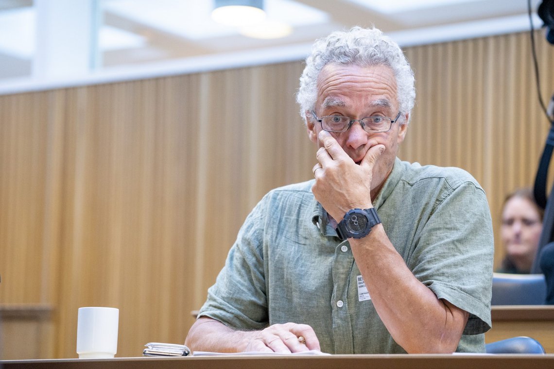 Rasmus Hansson (MDG) kritiserer regjeringen for å legge en stor ekstrautgift på flere tusen hybridbilkjøpere. Foto: Håkon Mosvold Larsen / NTB Rasmus Hansson (MDG) kritiserer regjeringen for å legge en stor ekstrautgift på flere tusen hybridbilkjøpere. Foto: Håkon Mosvold Larsen / NTB
