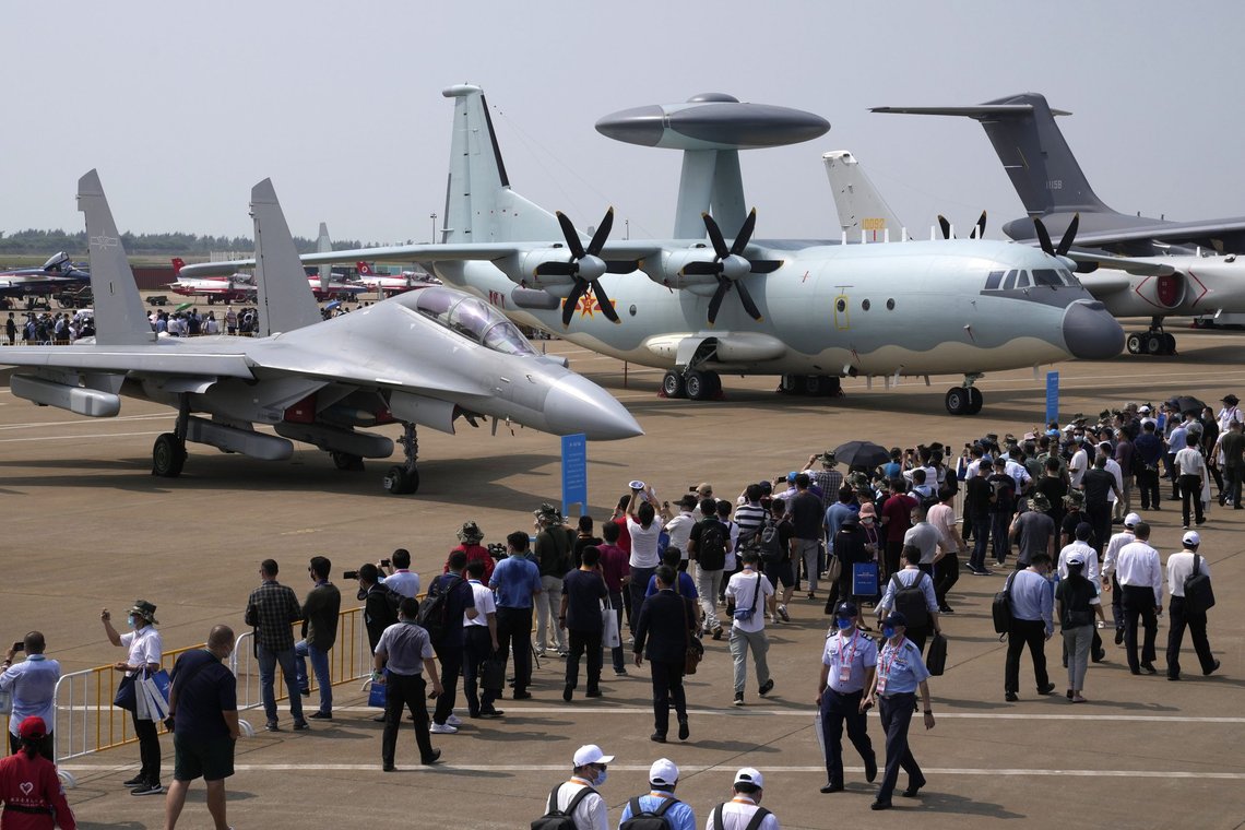Kinesiske militære fly på utstilling i september 2021. Foto: Ng Han Guan, AP-NTB. Kinesiske militære fly på utstilling i september 2021. Foto: Ng Han Guan, AP-NTB.