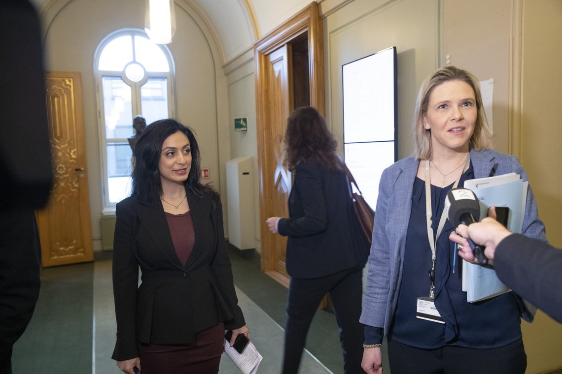 Frp-leder Sylvi Listhaug er kritisk til at regjeringen og arbeids- og sosialminister Hadia Tajik som en av sine første saker etter valget vil doble fagforeningsfradraget. Foto: Terje Bendiksby / NTB Frp-leder Sylvi Listhaug er kritisk til at regjeringen og arbeids- og sosialminister Hadia Tajik som en av sine første saker etter valget vil doble fagforeningsfradraget. Foto: Terje Bendiksby / NTB