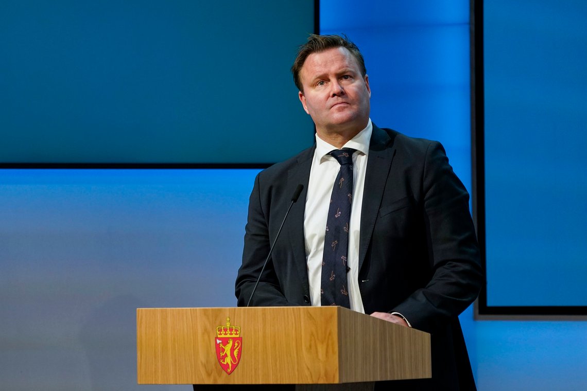 Det er mange fullvaksinerte som smittes av covid-19, og flere har nok overvurdert vaksinens beskyttelse mot smitte, mener Espen Nakstad. Foto: Torstein Bøe / NTB Det er mange fullvaksinerte som smittes av covid-19, og flere har nok overvurdert vaksinens beskyttelse mot smitte, mener Espen Nakstad. Foto: Torstein Bøe / NTB