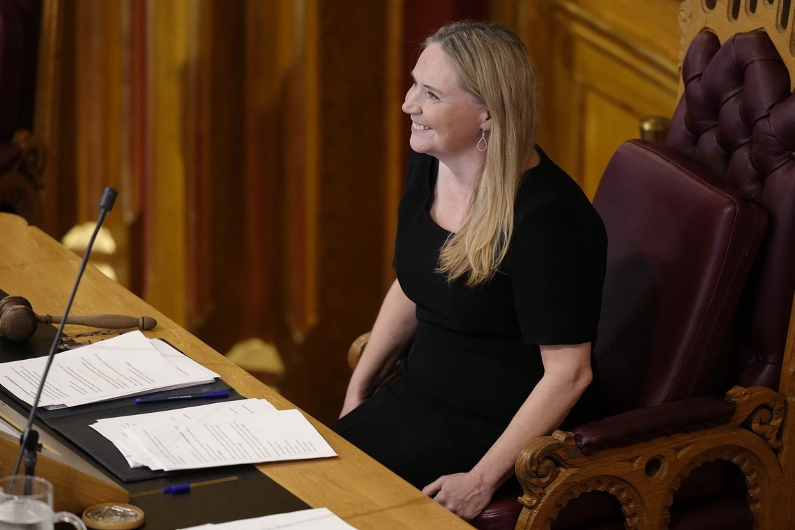 Stortingspresident Eva Kristin Hansen (AP) har ingen planer om å overlate stolen til noen andre. Foto: Fredrik Hagen / NTB Stortingspresident Eva Kristin Hansen (AP) har ingen planer om å overlate stolen til noen andre. Foto: Fredrik Hagen / NTB