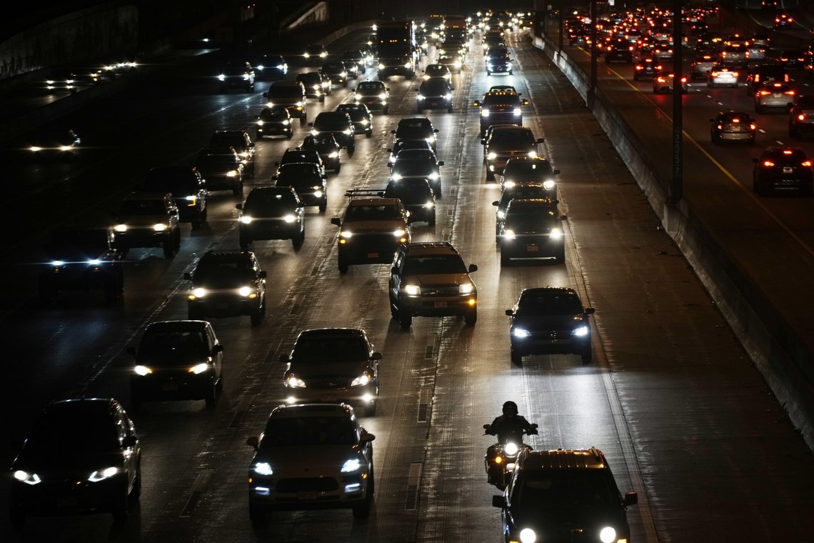 Store mengder utfartstrafikk på motorveien i Denver. Foto: David Zalubowski / AP / NTB Store mengder utfartstrafikk på motorveien i Denver. Foto: David Zalubowski / AP / NTB