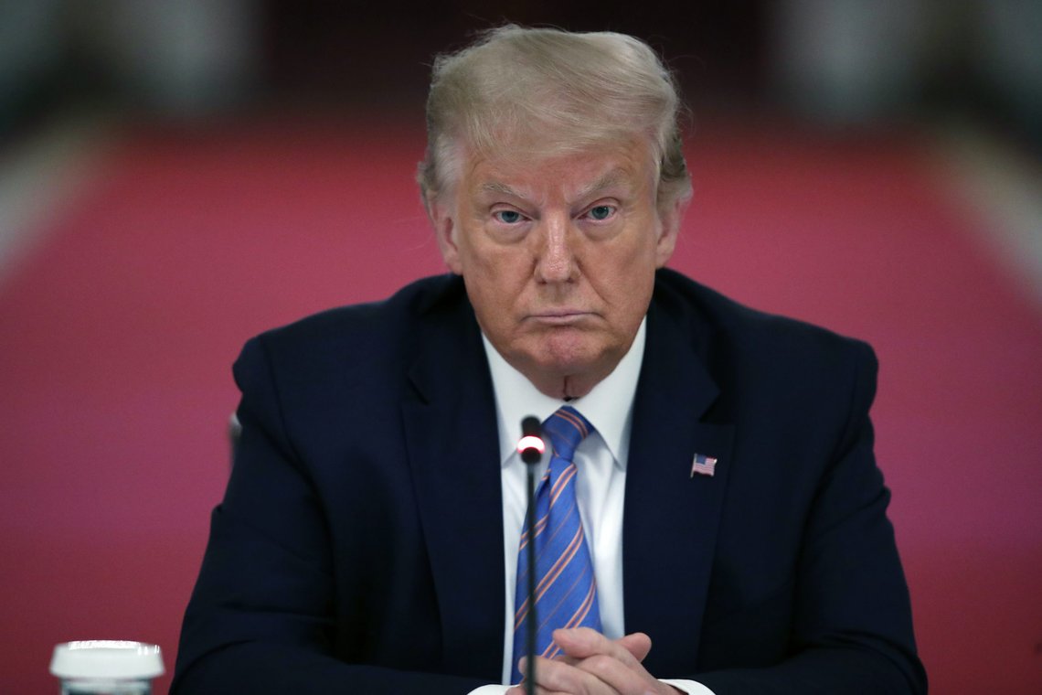 President Donald Trump jr lytter, noe skeptisk, til "National Dialogue on Safely Reopening America's Schools" 7. juli 2020. Skepsisen var nok ikke helt umotivert, etter mer enn en måned med BLM-hysteri over hele USA. Legg merke til fotografens navn. Foto: Alex Brandon / AP / NTB President Donald Trump jr lytter, noe skeptisk, til "National Dialogue on Safely Reopening America's Schools" 7. juli 2020. Skepsisen var nok ikke helt umotivert, etter mer enn en måned med BLM-hysteri over hele USA. Legg merke til fotografens navn. Foto: Alex Brandon / AP / NTB