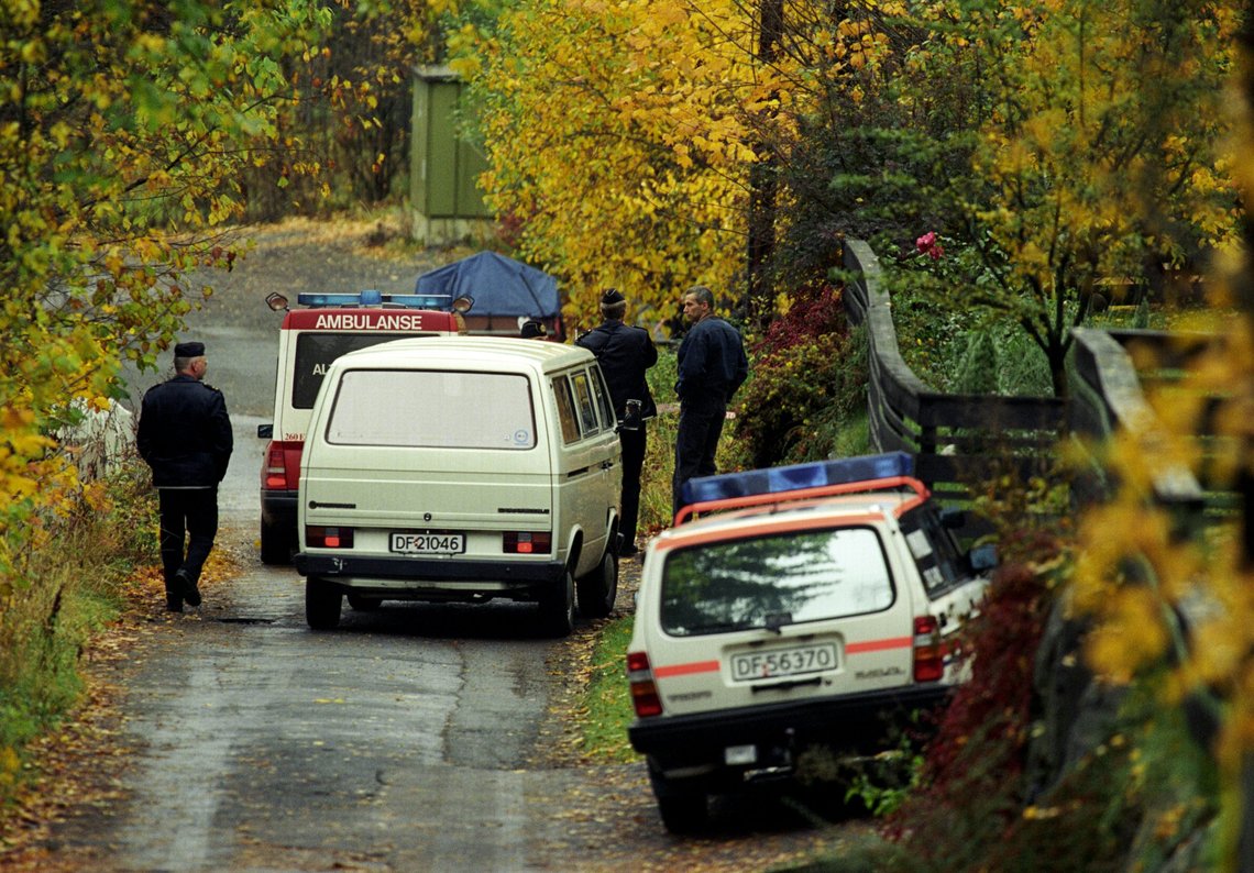 Den tidligere førstesekretæren ved Irans ambassade og en libaneser er siktet for attentatet mot forlagssjef William Nygaard i Dagaliveien den 11.oktober i 1993. Her er politietterforskere på stedet etter drapsforsøket. Etter å ha kjørt Nygaard til sykehus, måtte ambulansen returnere til åstedet for at ambulansepersonellet skulle påvise hvor Nygaard ble skutt. NTB arkivfoto Jon Eeg / NTB Den tidligere førstesekretæren ved Irans ambassade og en libaneser er siktet for attentatet mot forlagssjef William Nygaard i Dagaliveien den 11.oktober i 1993. Her er politietterforskere på stedet etter drapsforsøket. Etter å ha kjørt Nygaard til sykehus, måtte ambulansen returnere til åstedet for at ambulansepersonellet skulle påvise hvor Nygaard ble skutt. NTB arkivfoto Jon Eeg / NTB