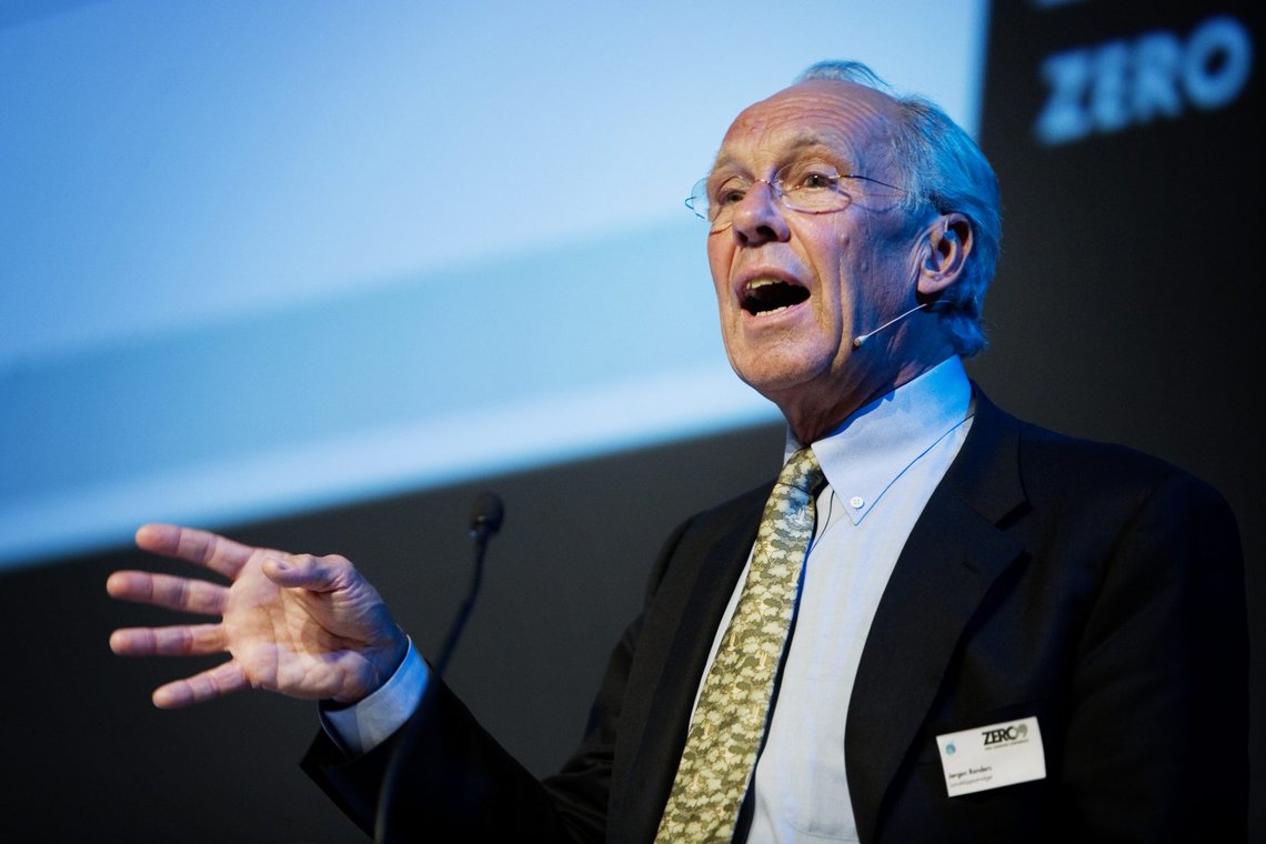 Oslo 20090928.
Professor ved Handelhøyskolen BI, Jørgen Randers, under Zero9 konferansen mandag kveld. Foto: Jon-Michael Josefsen / Scanpix Oslo 20090928.
Professor ved Handelhøyskolen BI, Jørgen Randers, under Zero9 konferansen mandag kveld. Foto: Jon-Michael Josefsen / Scanpix
