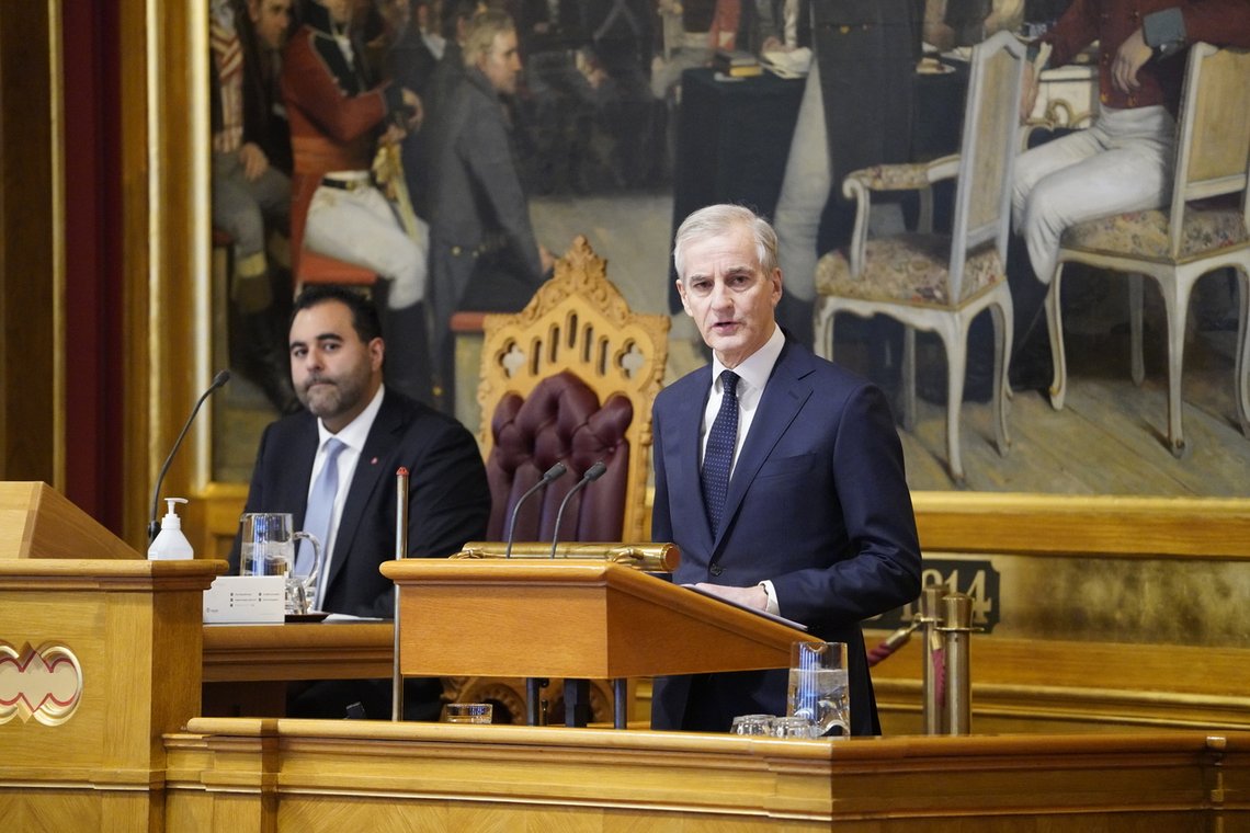 Statsminister Jonas Gahr Støre (Ap) redegjorde tirsdag for regjeringens koronastrategi i Stortinget. Der varslet han en rekke innstramminger. Foto: Ole Berg-Rusten / NTB Statsminister Jonas Gahr Støre (Ap) redegjorde tirsdag for regjeringens koronastrategi i Stortinget. Der varslet han en rekke innstramminger. Foto: Ole Berg-Rusten / NTB