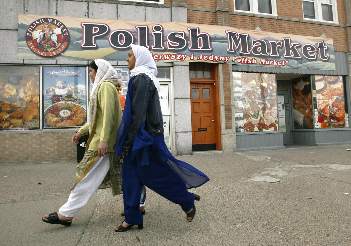 Hamtramck pleide å være en by med et stort antall polske immigranter. Dette har vært i endring lenge, bildet overfor er fra 2004. Nå får byen et rent muslimsk byråd. Foto: AP /Paul Sancya /NTB Hamtramck pleide å være en by med et stort antall polske immigranter. Dette har vært i endring lenge, bildet overfor er fra 2004. Nå får byen et rent muslimsk byråd. Foto: AP /Paul Sancya /NTB