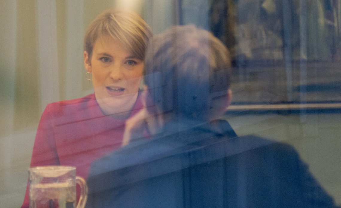 SVs finanspolitiske talsperson Kari Elisabeth Kaski skal forsøke å forhandle inn mest mulig SV-politikk i statsbudsjettet neste år, men har også med seg andre krav som partiet vil forsøke å få Ap og Sp med på. Foto: Torstein Bøe / NTB SVs finanspolitiske talsperson Kari Elisabeth Kaski skal forsøke å forhandle inn mest mulig SV-politikk i statsbudsjettet neste år, men har også med seg andre krav som partiet vil forsøke å få Ap og Sp med på. Foto: Torstein Bøe / NTB