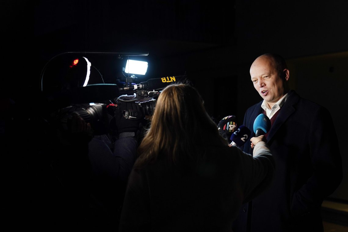 Oslo 20211108.
Finansminister Trygve Slagsvold Vedum møter pressen utenfor sin Statsrådsbolig i forbindelse med tilleggsproposisjon for statsbudsjettet.
Foto: Torstein Bøe / NTB Oslo 20211108.
Finansminister Trygve Slagsvold Vedum møter pressen utenfor sin Statsrådsbolig i forbindelse med tilleggsproposisjon for statsbudsjettet.
Foto: Torstein Bøe / NTB