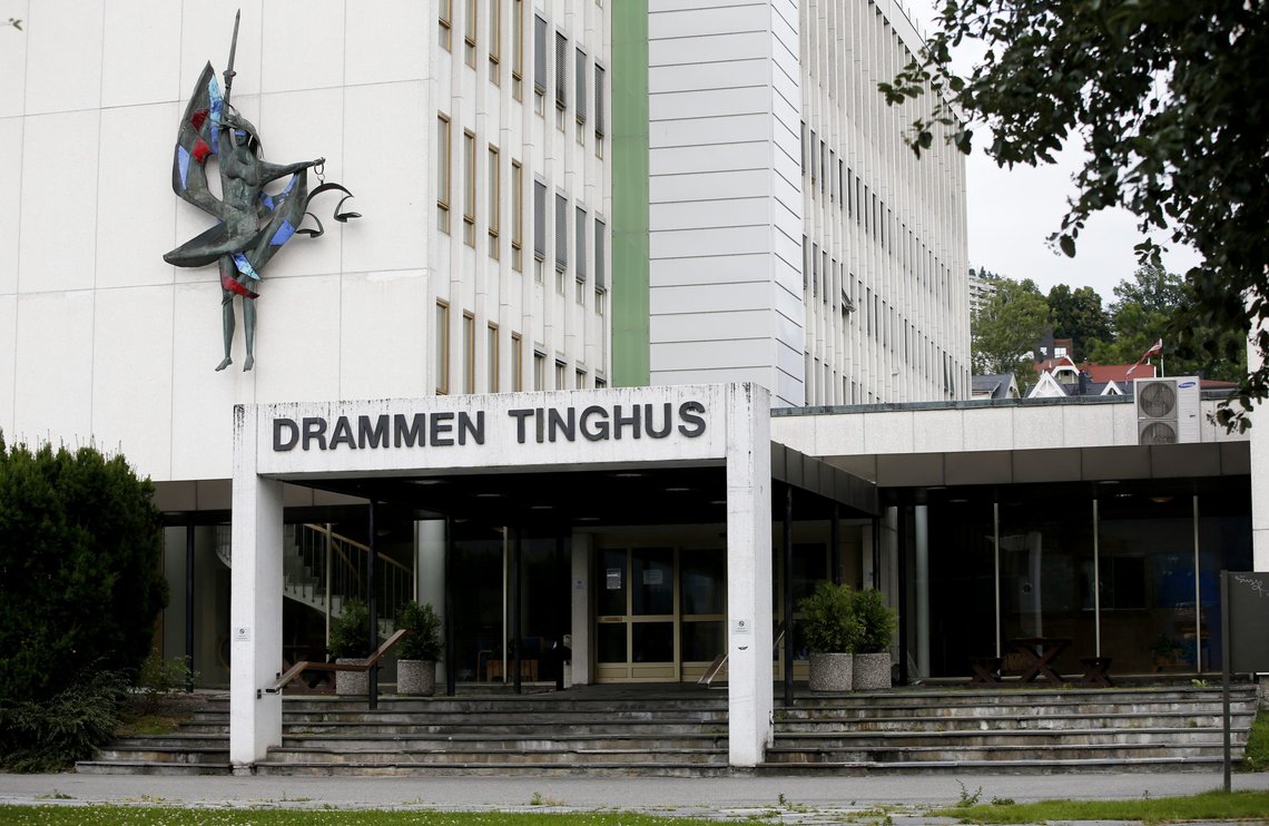 DRAMMEN 20160725.
Drammen tingrett er en førsteinstansdomstol i Borgarting lagdømme som dekker kommunene Drammen, Hurum, Lier og Røyken i Buskerud samt Sande og Svelvik i Vestfold. Domstolen er lokalisert i Drammen tinghus på Bragernes sammen med Drammen fengsel, som er et fengsel med høyt sikkerhetsnivå.
Foto: Lise Åserud / NTB DRAMMEN 20160725.
Drammen tingrett er en førsteinstansdomstol i Borgarting lagdømme som dekker kommunene Drammen, Hurum, Lier og Røyken i Buskerud samt Sande og Svelvik i Vestfold. Domstolen er lokalisert i Drammen tinghus på Bragernes sammen med Drammen fengsel, som er et fengsel med høyt sikkerhetsnivå.
Foto: Lise Åserud / NTB