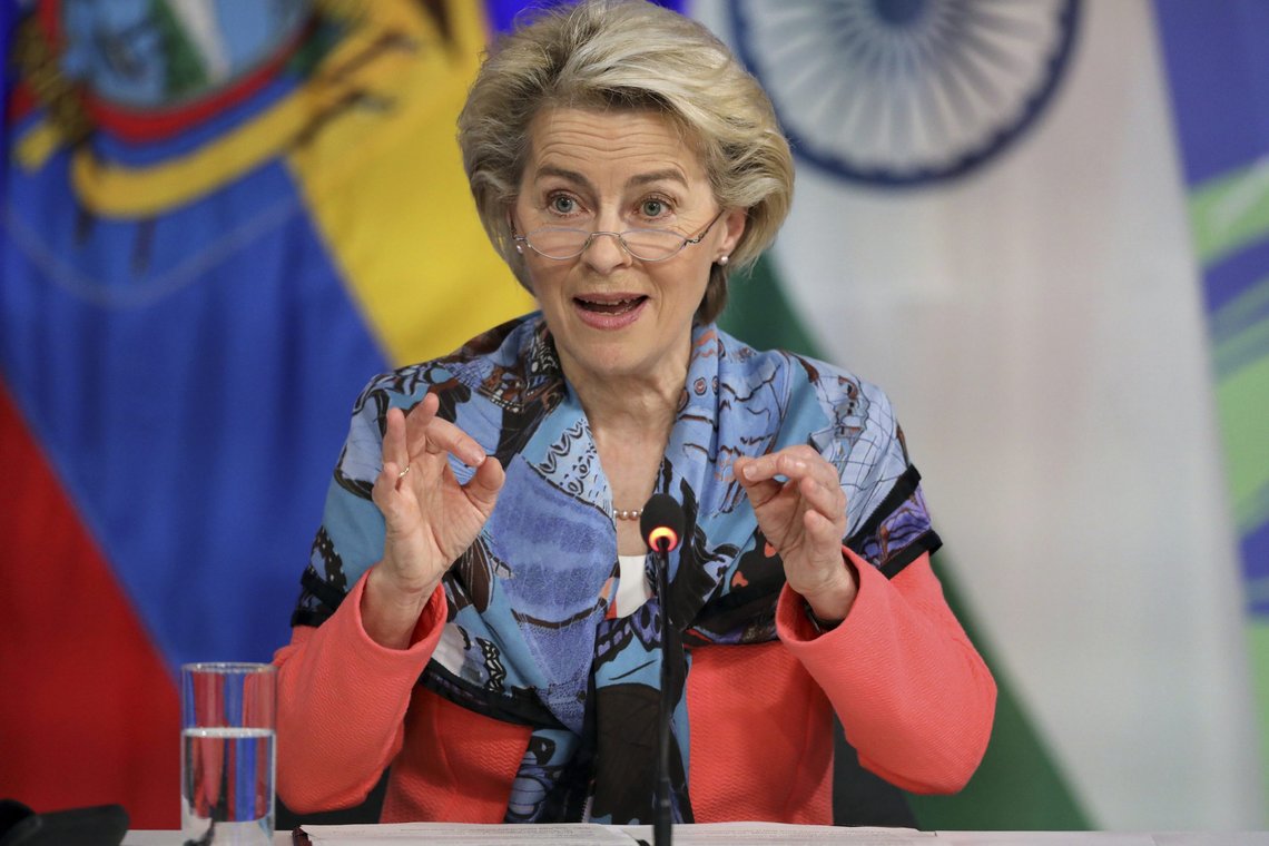 EU-kommisjonens president Ursula von der Leyen kritiseres for en usedvanlig kort flytur. Foto: Steve Reigate /Pool Photo via AP/ NTB EU-kommisjonens president Ursula von der Leyen kritiseres for en usedvanlig kort flytur. Foto: Steve Reigate /Pool Photo via AP/ NTB