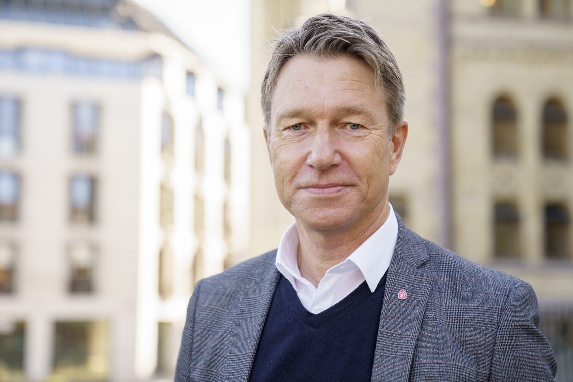 Aps Terje Lien Aasland som leder energi- og miljøkomiteen på Stortinget
Foto: Torstein Bøe / NTB Aps Terje Lien Aasland som leder energi- og miljøkomiteen på Stortinget
Foto: Torstein Bøe / NTB