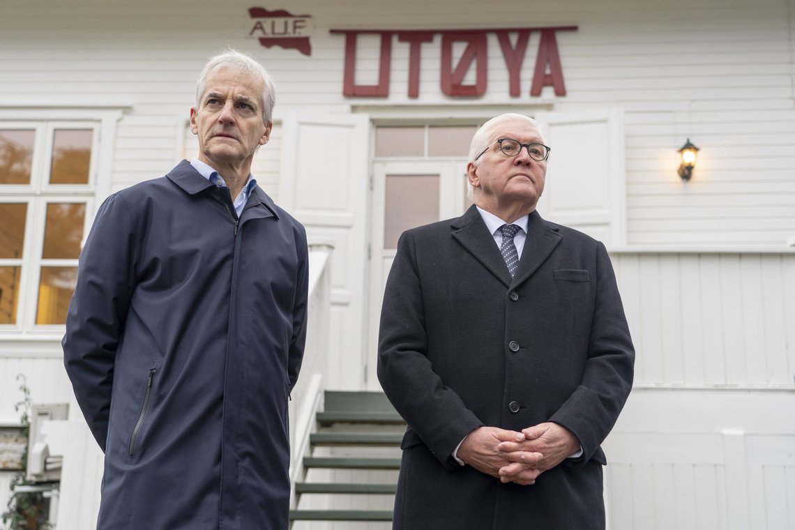Utøya 20211105.
Den tyske forbundspresidenten Frank-Walter Steinmeier og statsminister Jonas Gahr Støre besøker Utøya.
Foto: Heiko Junge / NTB Utøya 20211105.
Den tyske forbundspresidenten Frank-Walter Steinmeier og statsminister Jonas Gahr Støre besøker Utøya.
Foto: Heiko Junge / NTB