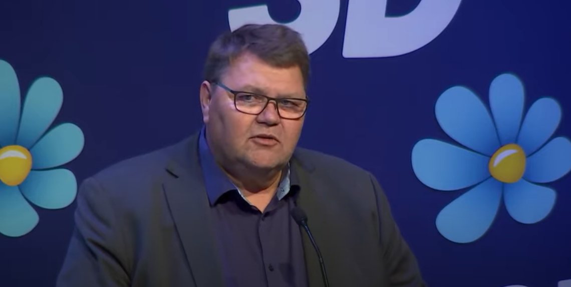 Sverigedemokraternas EU-parlamentariker Peter Lundgren ble i dag dømt for seksuell trakassering.
Foto: Skjermdump video Sverigedemokraterna Sverigedemokraternas EU-parlamentariker Peter Lundgren ble i dag dømt for seksuell trakassering.
Foto: Skjermdump video Sverigedemokraterna